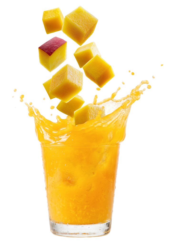 Glas mit Molkedrinks und Mangostückchen